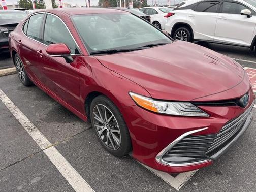 2022 Toyota Camry Hybrid XLE