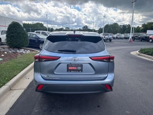 2022 Toyota Highlander LE