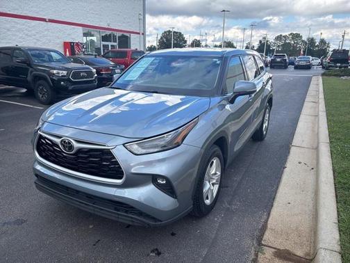 2022 Toyota Highlander LE
