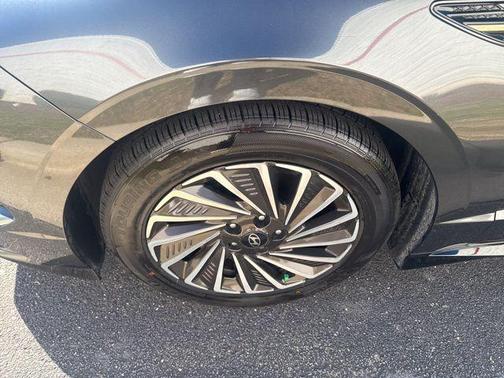 2025 Hyundai SONATA Hybrid SE