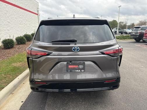 2024 Toyota Sienna Platinum