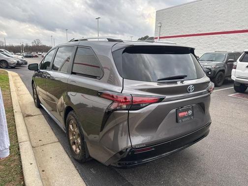2024 Toyota Sienna Platinum
