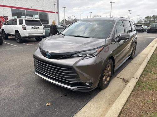 2024 Toyota Sienna Platinum