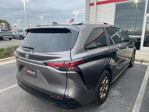 2024 Toyota Sienna Platinum