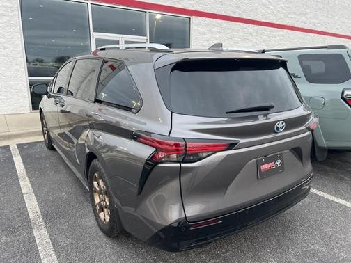 2024 Toyota Sienna Platinum