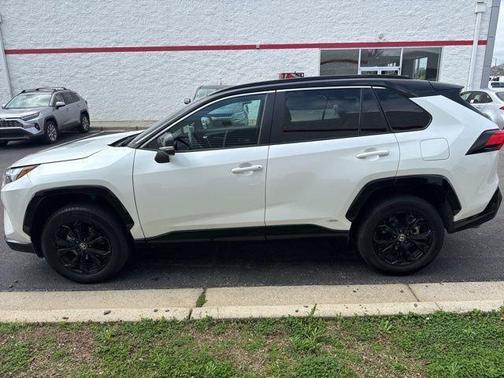 2023 Toyota RAV4 Hybrid SE