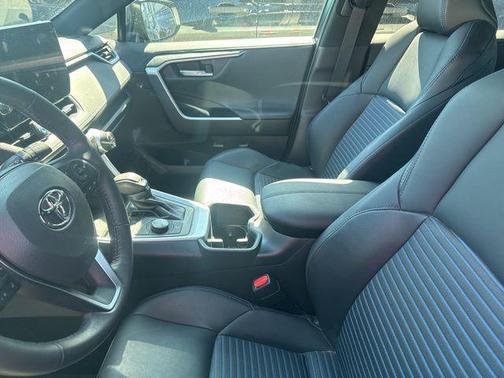 2023 Toyota RAV4 Hybrid SE