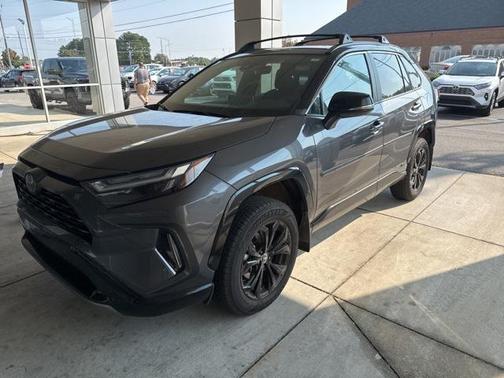 2022 Toyota RAV4 Hybrid SE
