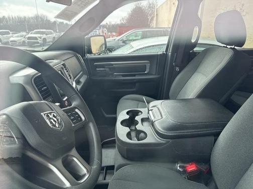 2024 RAM 1500 Classic Warlock Crew Cab 4x2 5'7' Box