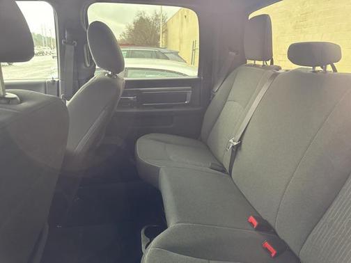 2024 RAM 1500 Classic Warlock Crew Cab 4x2 5'7' Box