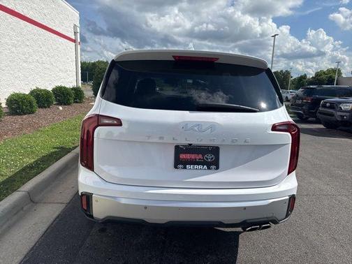 Glacial White Pearl 2024 Kia Telluride S