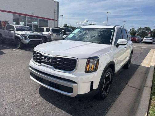 Glacial White Pearl 2024 Kia Telluride S