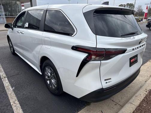 2025 Toyota Sienna XLE