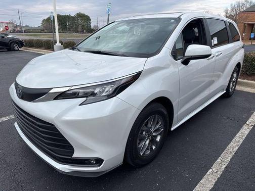 2025 Toyota Sienna XLE