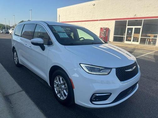 Bright White Clearcoat 2023 Chrysler Pacifica Touring L