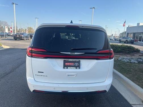 Bright White Clearcoat 2023 Chrysler Pacifica Touring L