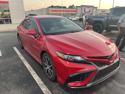 2022 Toyota Camry SE
