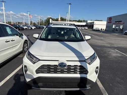 2019 Toyota RAV4 Hybrid SE