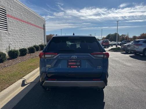 2025 Toyota RAV4 Hybrid SE