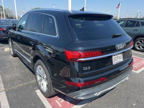 Mythos Black Metallic 2022 Audi Q7 55 Premium Plus