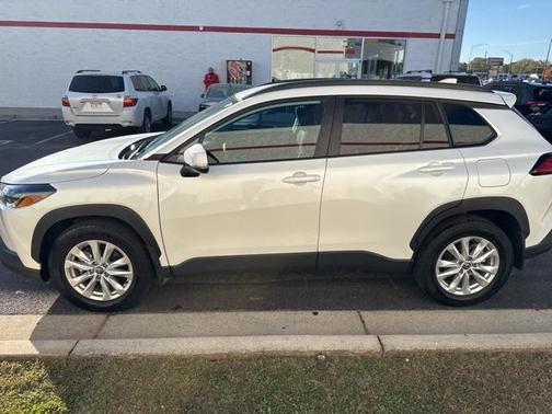 2024 Toyota Corolla Cross LE