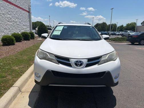 Super White 2015 Toyota RAV4 XLE