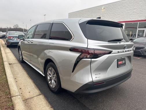 2025 Toyota Sienna XLE