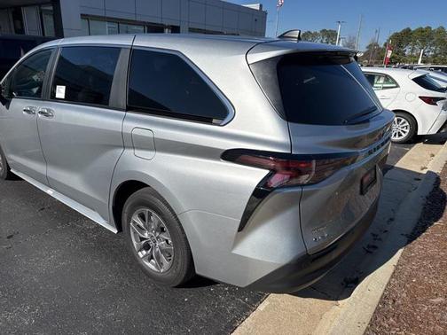 2025 Toyota Sienna XLE