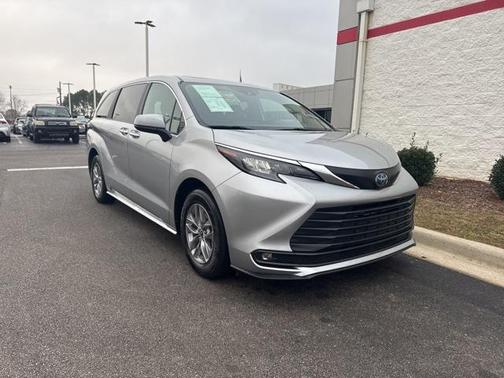 2025 Toyota Sienna XLE