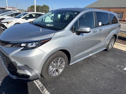 2025 Toyota Sienna XLE
