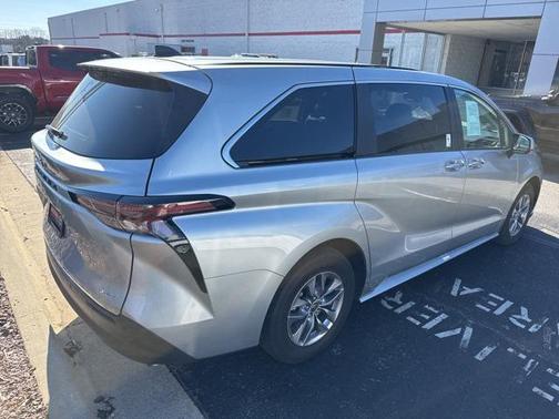 2025 Toyota Sienna XLE