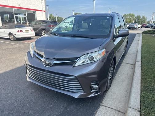 2020 Toyota Sienna XLE