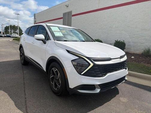 Glacial White Pearl 2025 Kia Sportage LX