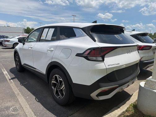 Glacial White Pearl 2025 Kia Sportage LX