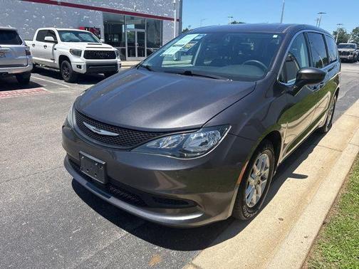 Granite Crystal Metallic Clearcoat 2023 Chrysler Voyager LX