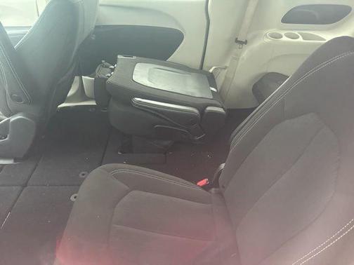 Granite Crystal Metallic Clearcoat 2023 Chrysler Voyager LX