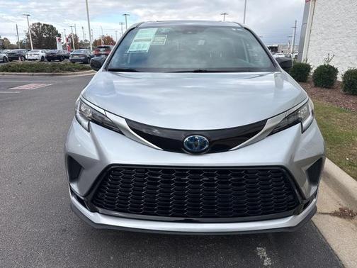 2023 Toyota Sienna XSE 7 Passenger