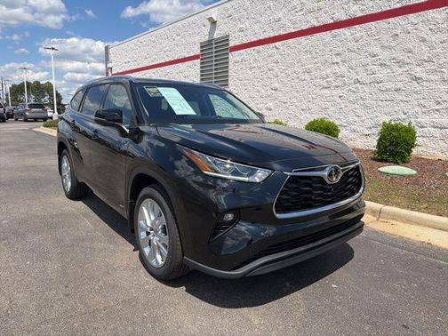 Midnight Black Metallic 2026 Toyota Highlander Hybrid Limited