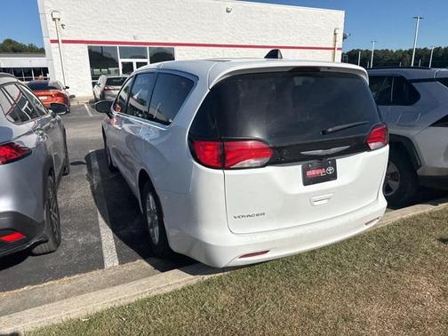 2023 Chrysler Voyager LX
