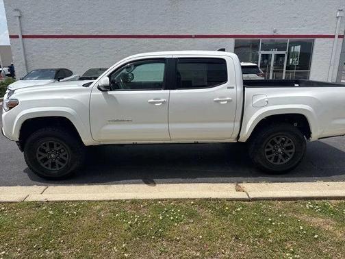Ice Cap 2023 Toyota Tacoma SR5