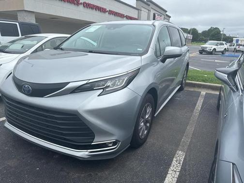 2023 Toyota Sienna XLE 8 Passenger