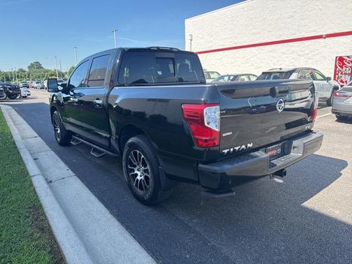 2021 Nissan Titan SV