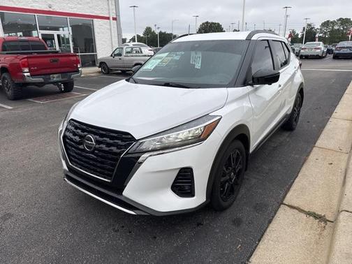 2021 Nissan Kicks SR