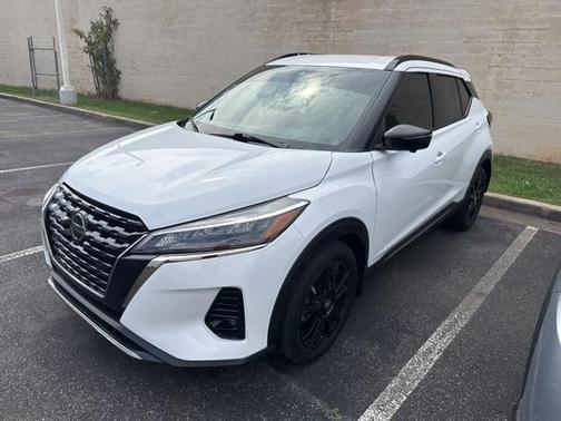2021 Nissan Kicks SR