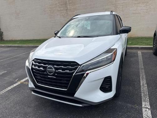 2021 Nissan Kicks SR