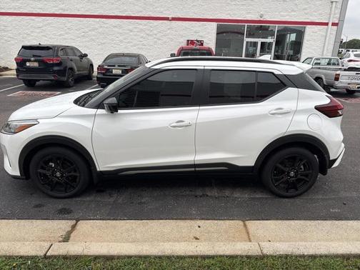 2021 Nissan Kicks SR
