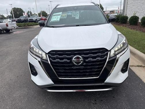 2021 Nissan Kicks SR