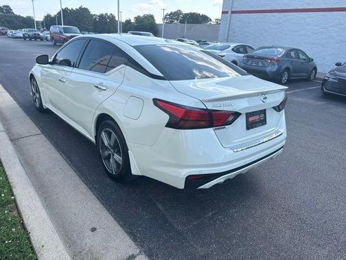 Pearl White Tricoat 2022 Nissan Altima 2.5 SL