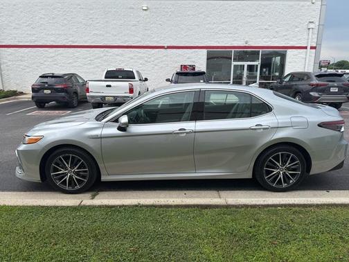 2021 Toyota Camry Hybrid XLE