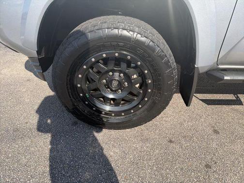 Silver Sky Metallic 2019 Toyota Tacoma SR5